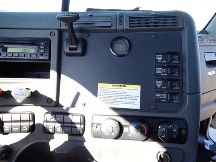 2010-freightliner-cascadia-t/a-hiway-tractor---day-image-20