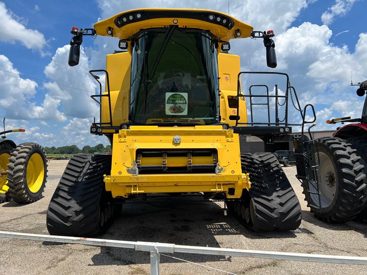 2023-new-holland-cr10.90-image-2