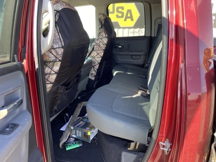 2015-dodge-ram-crew-cab-4wd-pickup-image-21