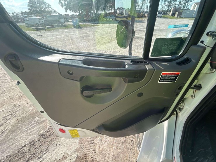 2013-freightliner-m2-106-altec-aa755-55ft-bucket-truck-image-13