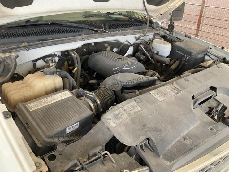 2005-chevrolet-2500hd-image-13