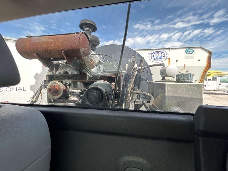 2017-chevrolet-silverado-image-18