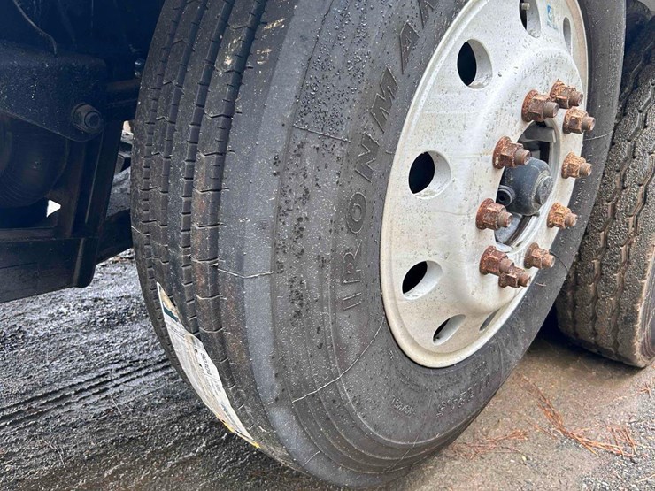 2008-peterbilt-388-image-11