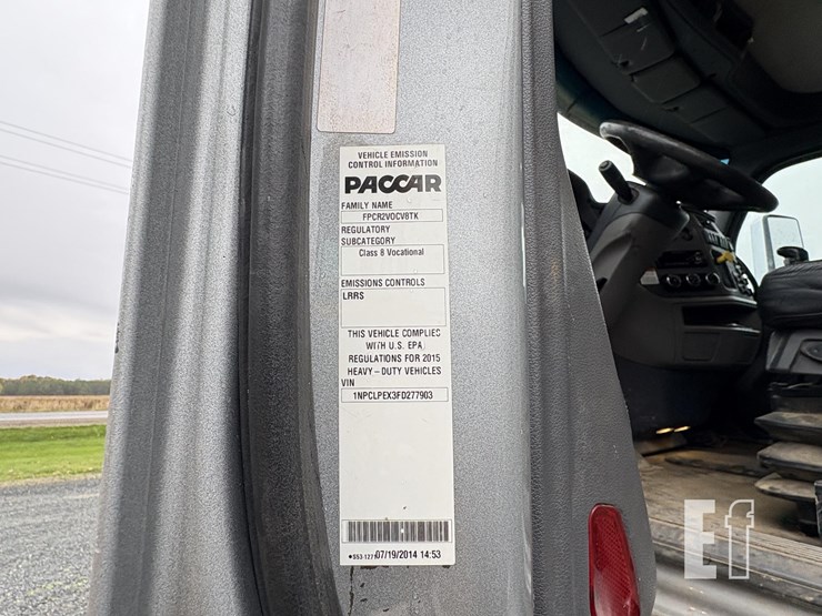 2015-peterbilt-567-image-24