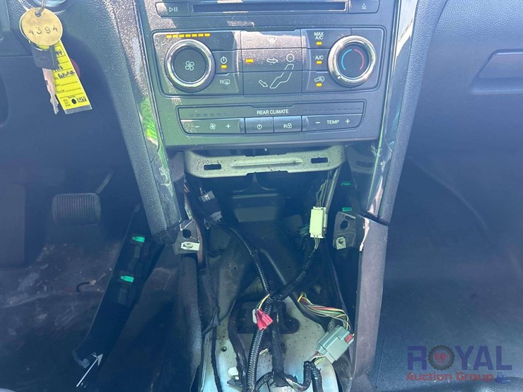 2017-ford-explorer-image-17