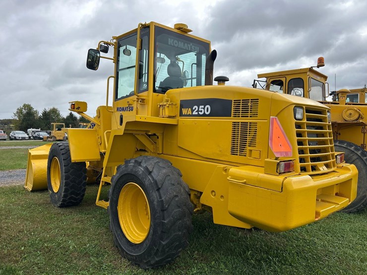 komatsu-wa250-image-6