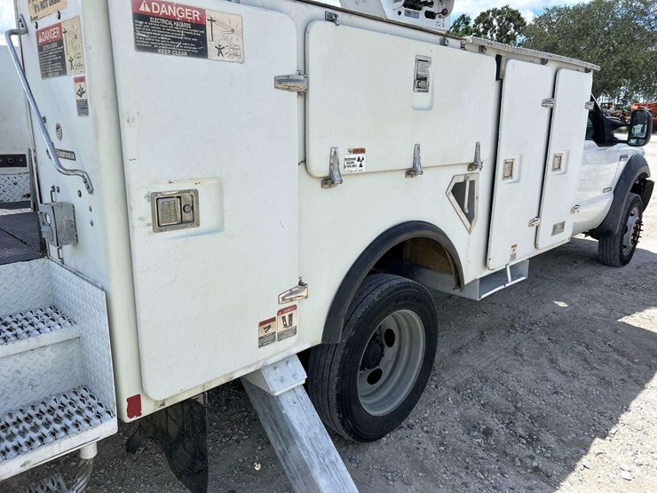 2006-ford-f550-image-27