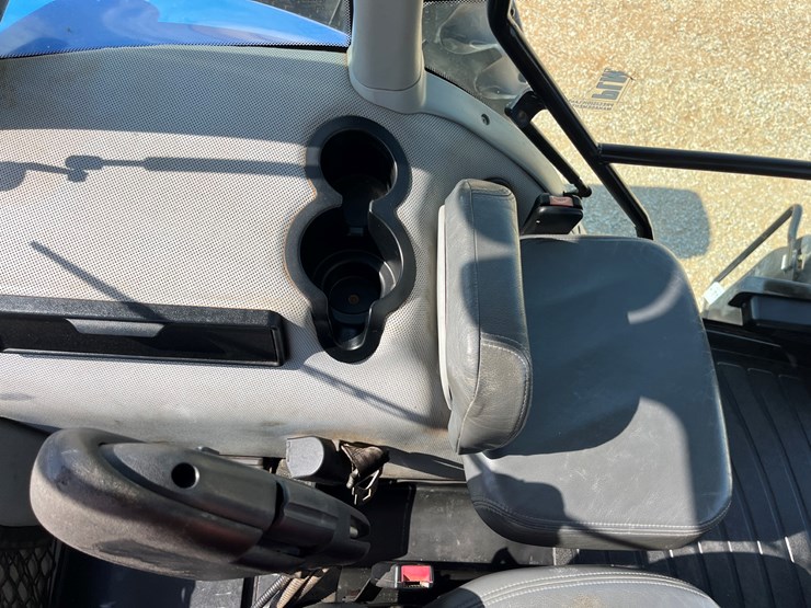 2015-new-holland-t8.410-image-23