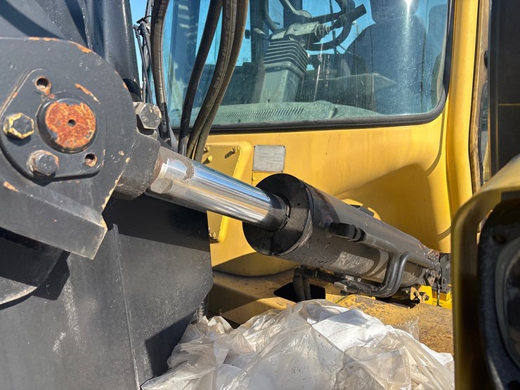 2012-hyundai-160d-7e-image-9