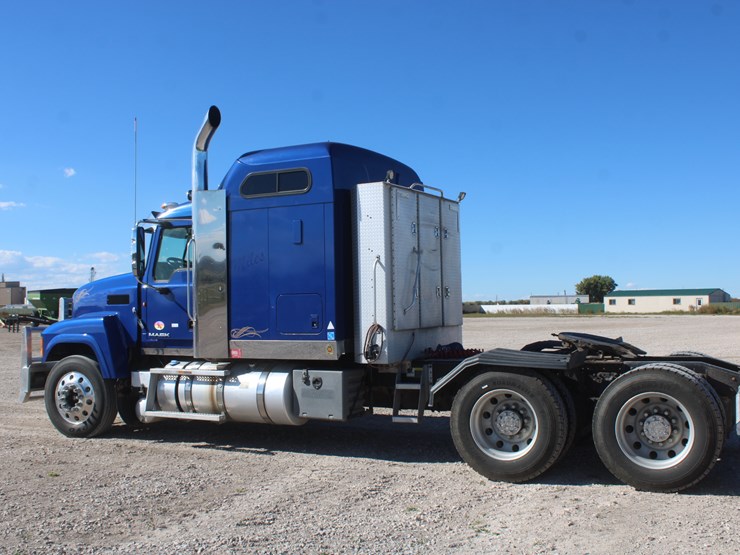 #2045-•-#2045--2013-mack-chu613-semi-tractor-image-10