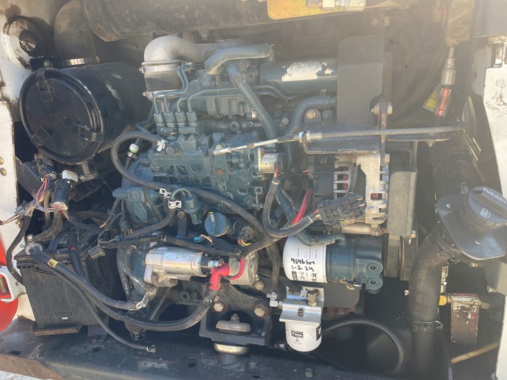 2011-bobcat-s650-image-14