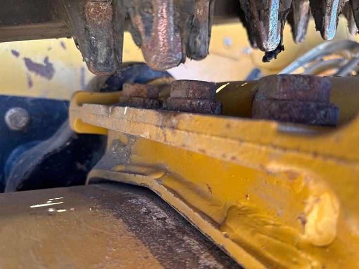 2022-caterpillar-299d3-image-11