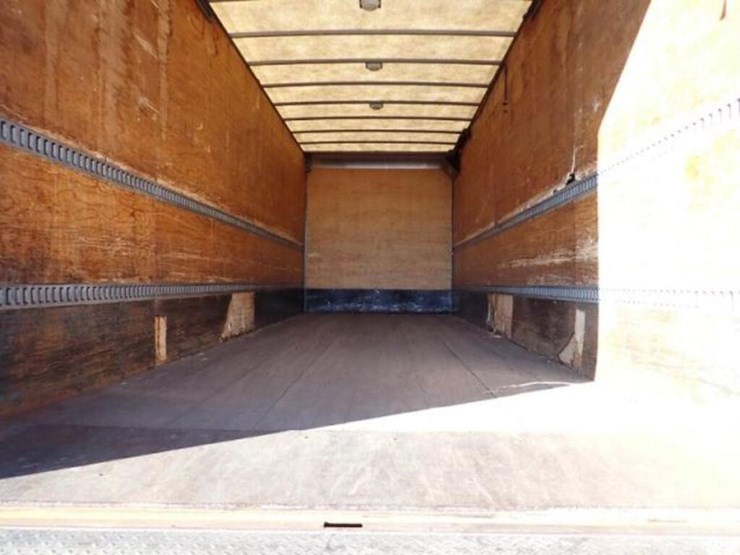 2014-freightliner-business-class-m2-106-image-53