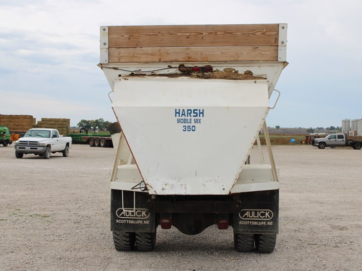 1982-international-s1700-image-8