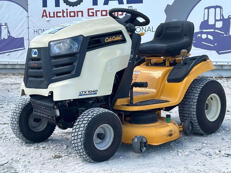 2011-club-cadet-13wx90as056-42in-riding-mower-image-1