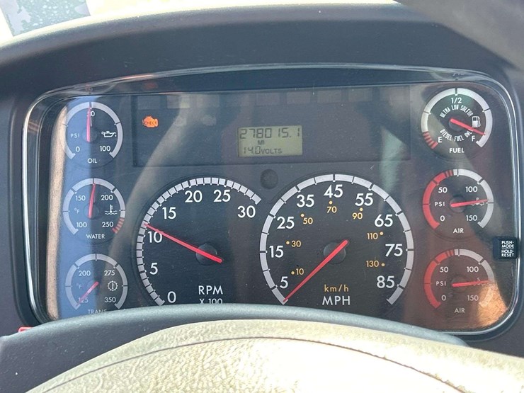 2009-freightliner-b2-image-12