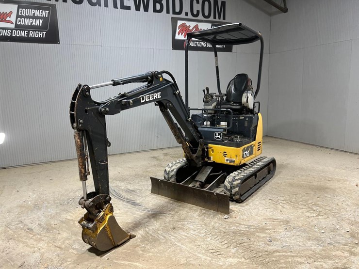 2015-deere-17g-image-2