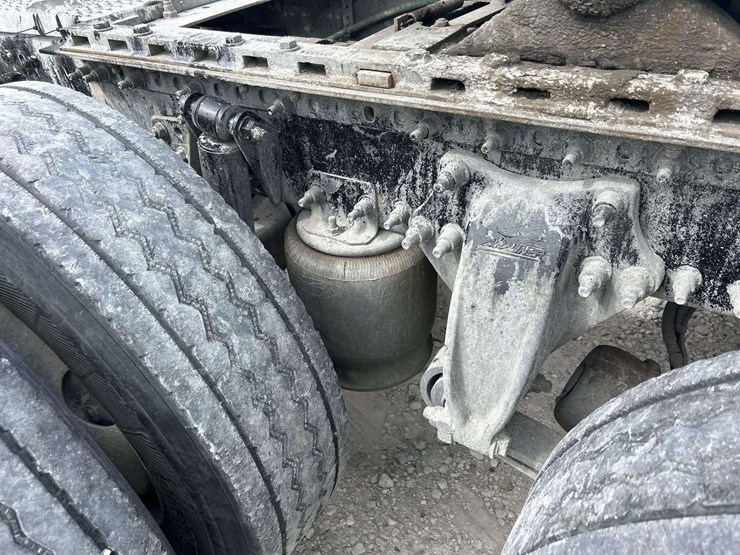 2015-freightliner-cascadia-125-image-15