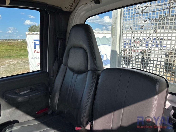 2007-gmc-c8500-altec-dl45tr-insulated-material-handling-digger-derrick-truck-image-18