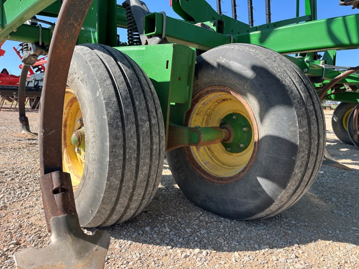 2013-john-deere-2210-image-10