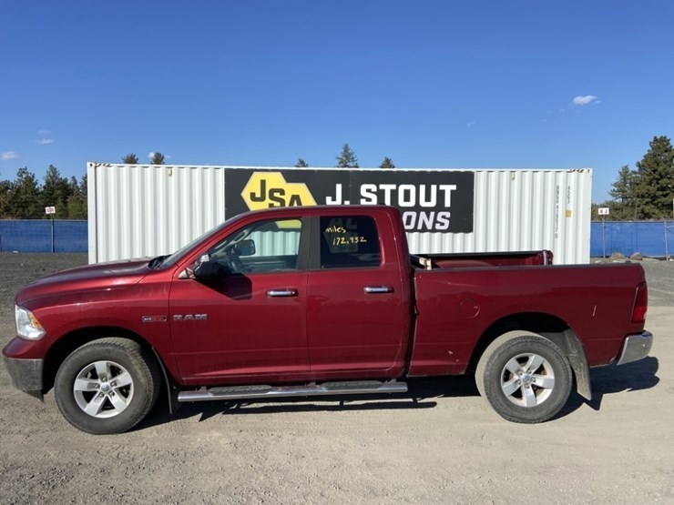 2015-dodge-ram-crew-cab-4wd-pickup-image-2