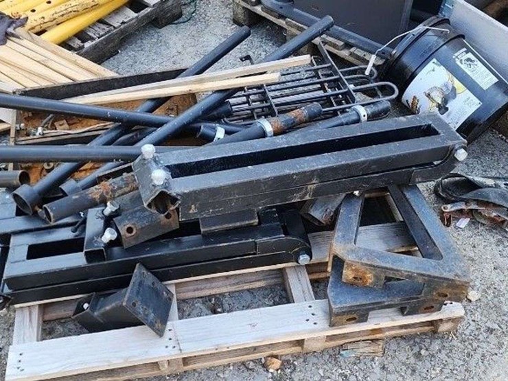 2017-volvo-p7170-image-8