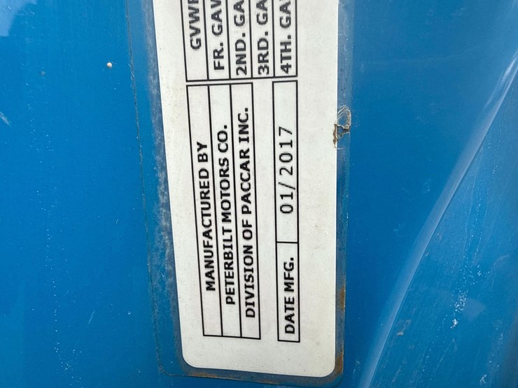 2018-peterbilt-567-image-17