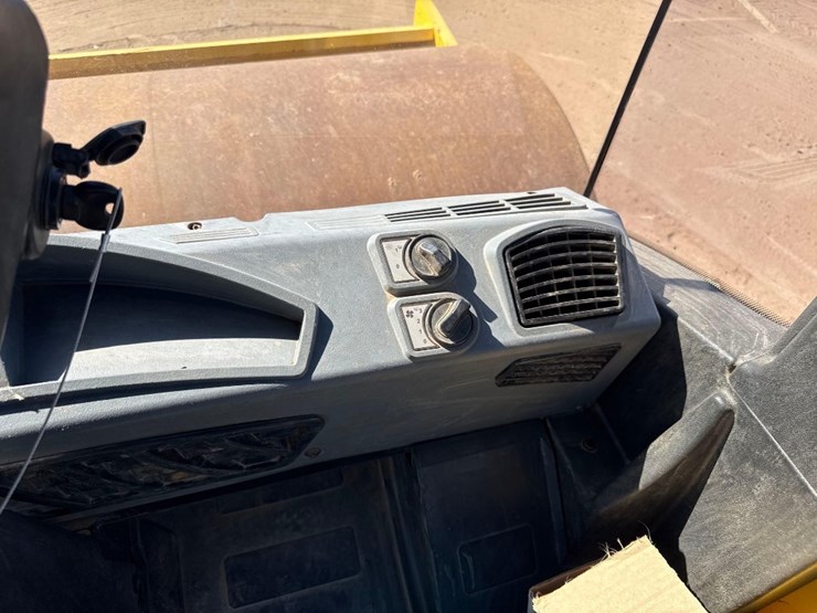 2017-bomag-bw211-image-22