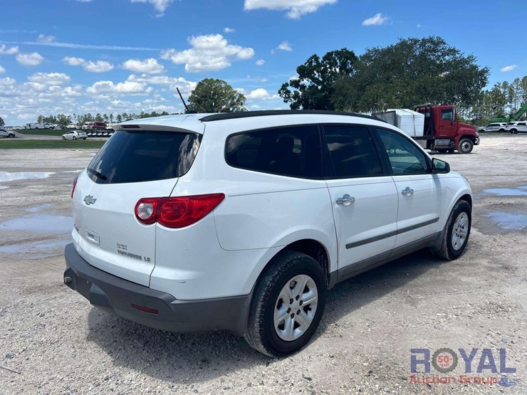 2009-chevrolet-traverse-ls-image-3