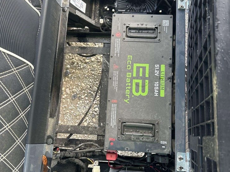 2023-vivid-ev-electric-cart-image-9