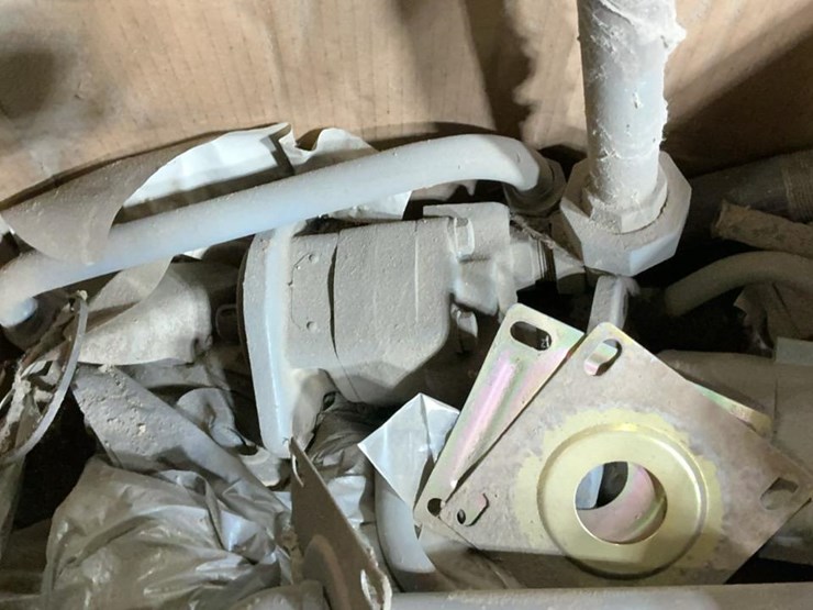 #167-•-hydraulic-motors-and-assorted-parts-image-9