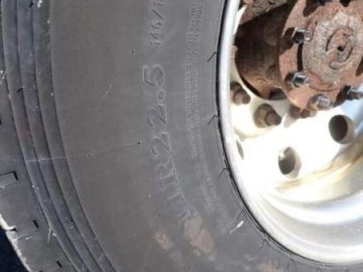 2014-freightliner-business-class-m2-106-image-43