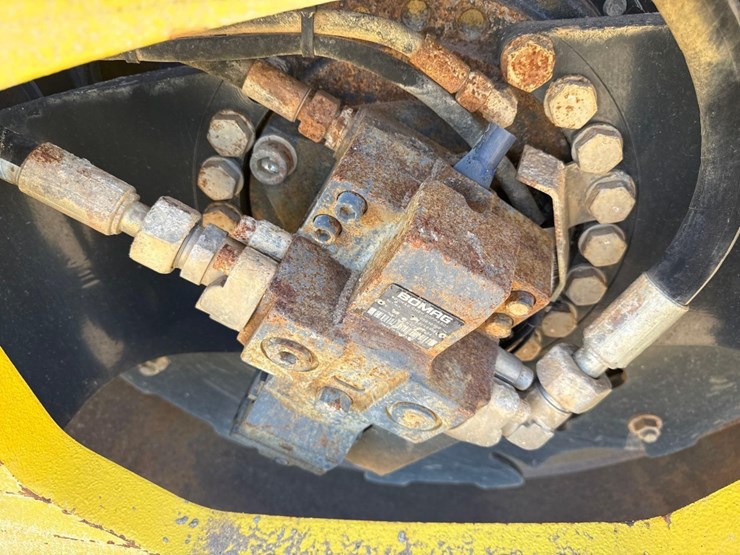 2017-bomag-bw211-image-15