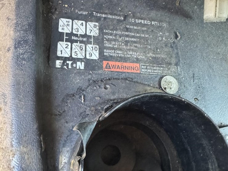 #4617-•-1995-volvo-sleeper-truck-image-13