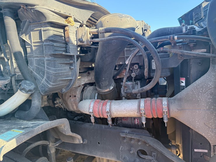 2015-freightliner-cascadia-113-image-56