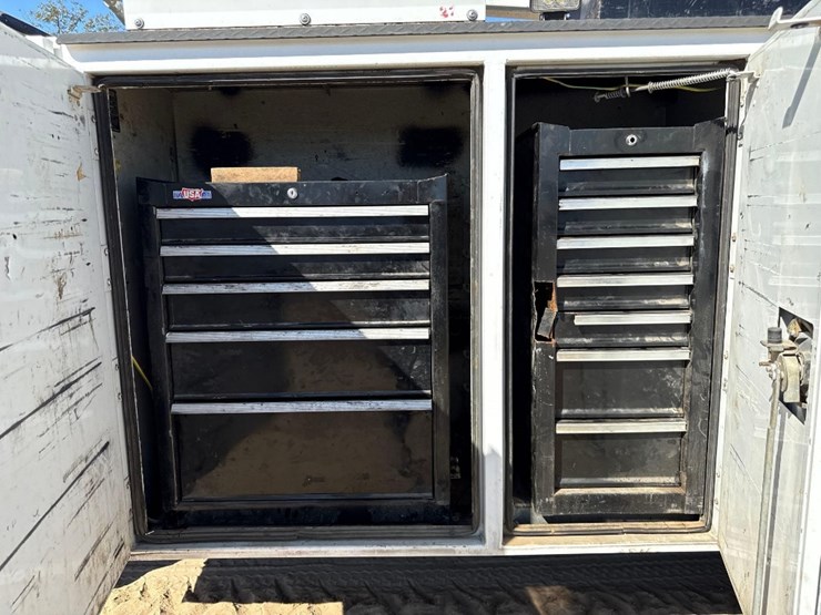 2017-ford-f550-xl-image-22