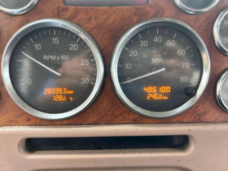 2008-peterbilt-388-image-38