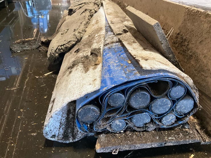 #188-•-curtain-and-rods-image-2