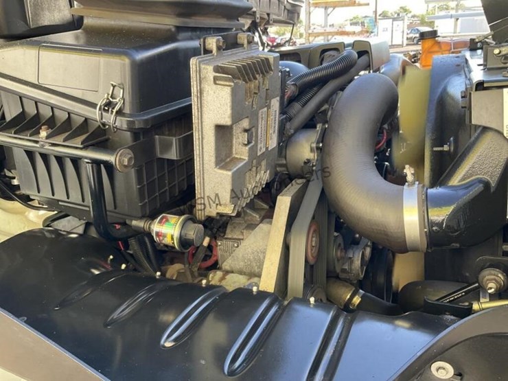 2014-international-4300lp-spray-truck-image-19