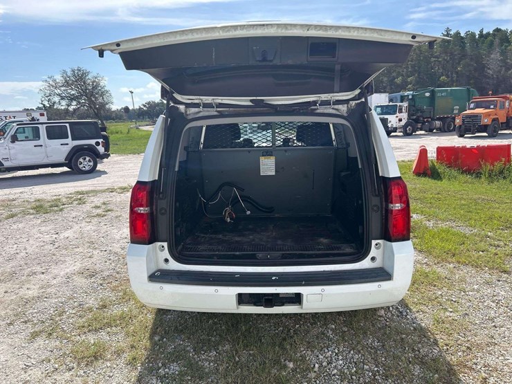 2016-chevrolet-tahoe-image-21