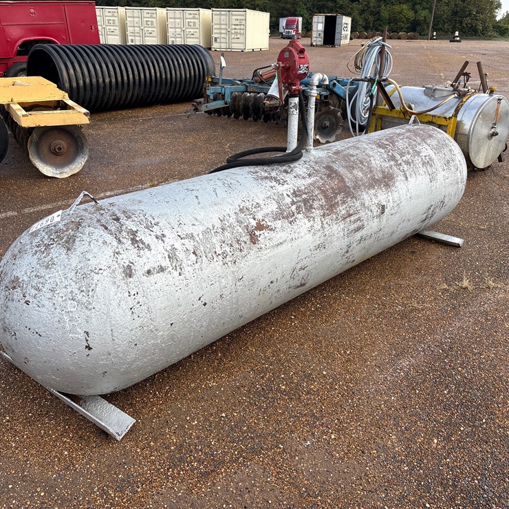 #6927 • Fuel Tank with Hand Pump