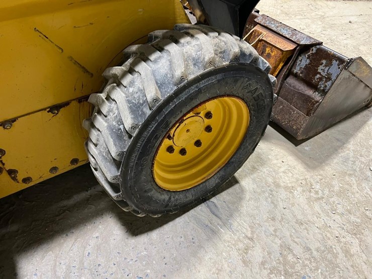 2025-deere-318e-image-17