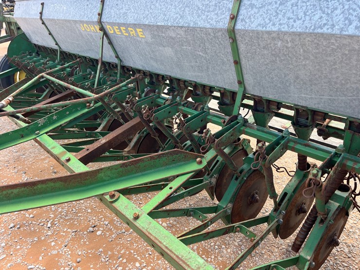 john-deere-b-image-2