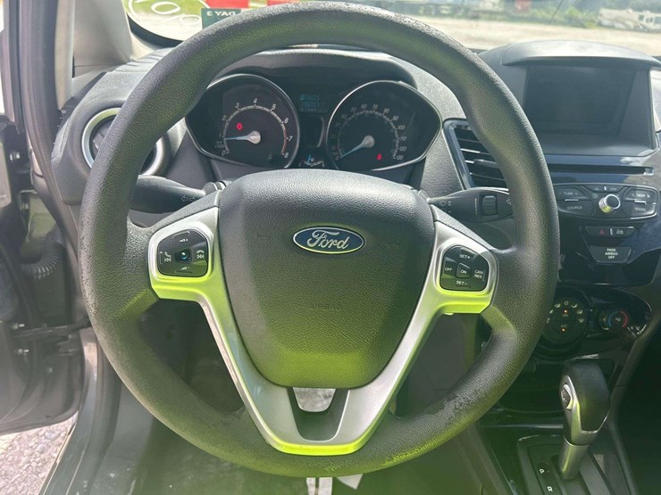 2019-ford-fiesta-se-hatchback-image-13