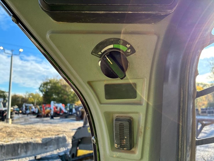 caterpillar-259d-image-24