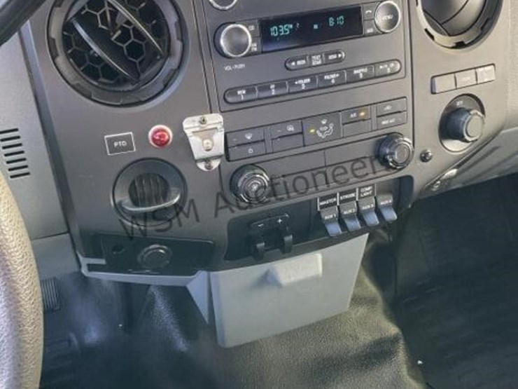 2015-ford-f550-image-24