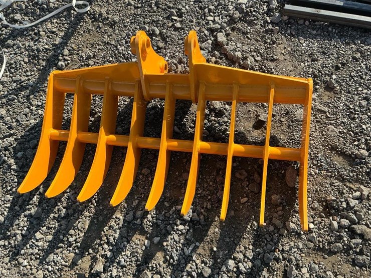 #1675-•-unused-future-cat-305-dense-teeth-rake-image-1