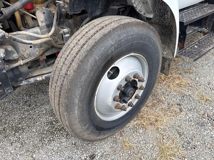 2004-ford-f750-image-18