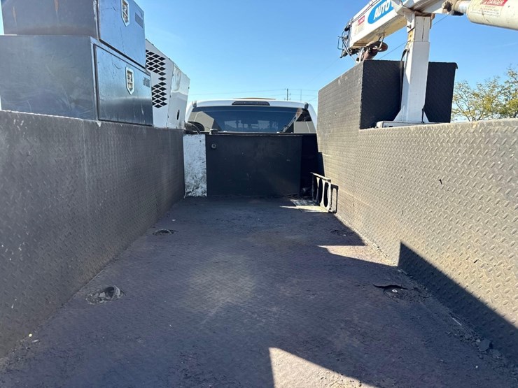 2017-ford-f550-xl-image-15