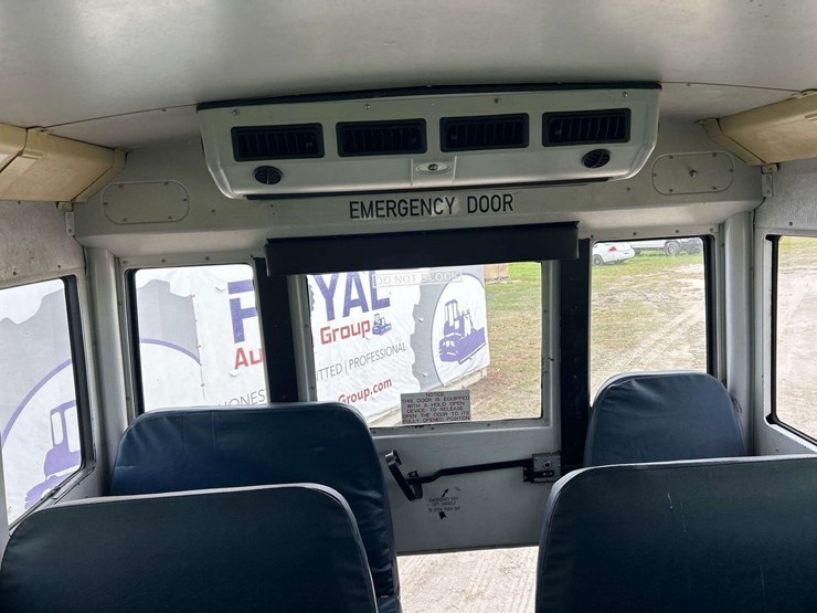 2007-freightliner-b2-image-19